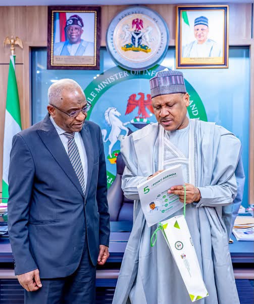 fandymore's tweet photo. At Federal Ministry of Information and National Orientation, Nigeria I received the Ambassador of the Republic of the Sudan to Nigeria, H.E. Mohammed Abdelaal Haroun. 

His Excellency is a little over two months into his service in Nigeria.

— Muhammed Mohammed Idris, fnipr https://t.co/3QrT0Yxg7I