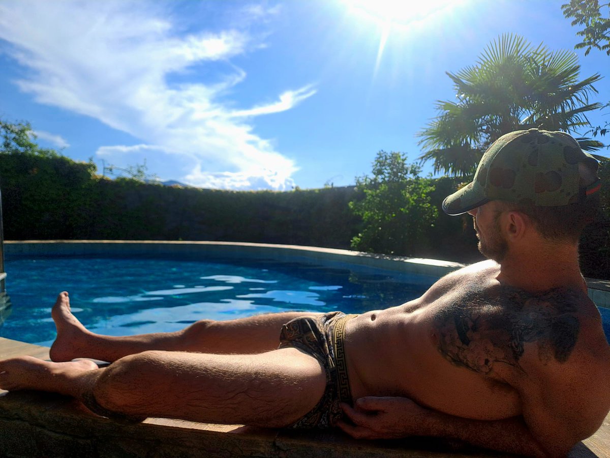 9Inchesoffun69's tweet photo. Very hot today #sun#goodvibes#tanning#hotguy#stripchat https://t.co/C9cSeybslM