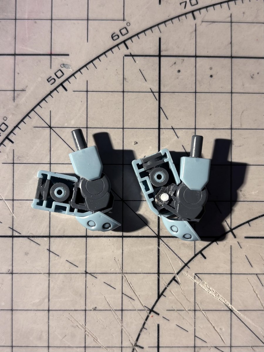 goufydom's tweet photo. GM sniper II double elbow joint mod comparison

Left to right: vanilla, sanding only, double joint

#gundam #gunpla #ガンダム #プラモデル #ガンプラ https://t.co/kDmNrrnIlm