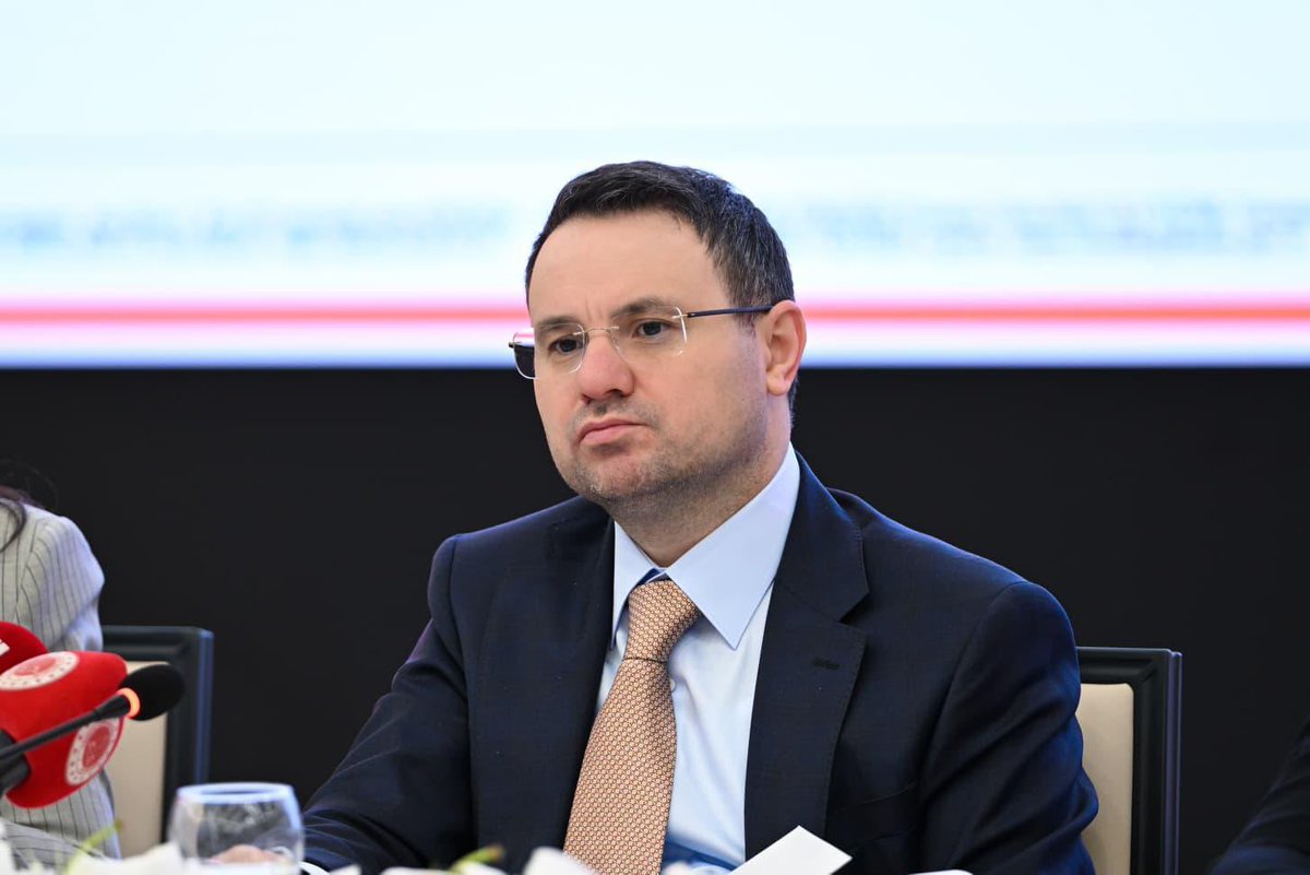 sontv_'s tweet photo. DEVLETİ SUİSTİMAL EDEN KAMU GÖREVLİLERİNE SERT MESAJ

Adalet Bakanı Akın Gürlek, sahte kimlik operasyonunda suç örgütlerine destek veren kamu görevlileri hakkında en ağır adli süreçlerin işletileceğini açıkladı. 

8 ilde 31 şüpheliye operasyon düzenlendi. 

Haberin tüm detayları https://t.co/EkQJsTg94W’de.

https://t.co/I4gn0SKZkg

@adalet_bakanlik @abakingurlek @TC_icisleri @mustafaciftcitr @EmniyetGM @jandarma @miaedutr