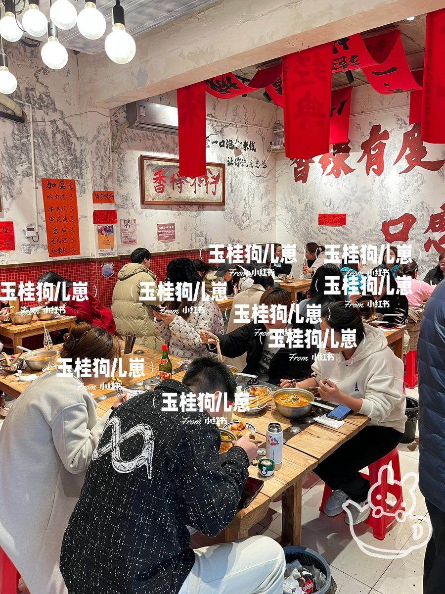 Smallzaaay's tweet photo. Late-night street food hit: crispy fried stinky tofu with spicy sauce, so fragrant you can't miss it ， https://t.co/ntRnO4w2oQ