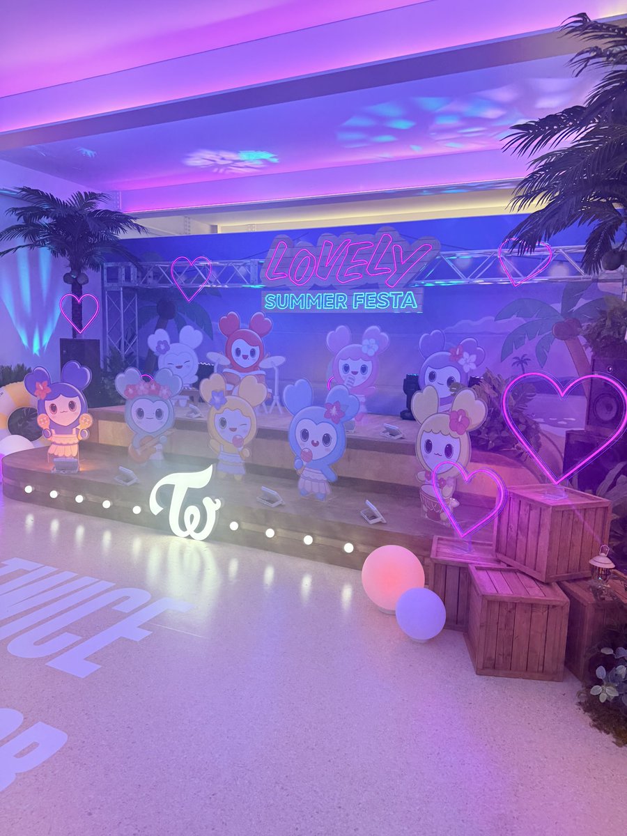 jsamdys's tweet photo. #TWICE_THISISFOR_POPUP #FANS_SHOP #팬즈샵🩵🩵🩵 https://t.co/0aaAO8NOGC