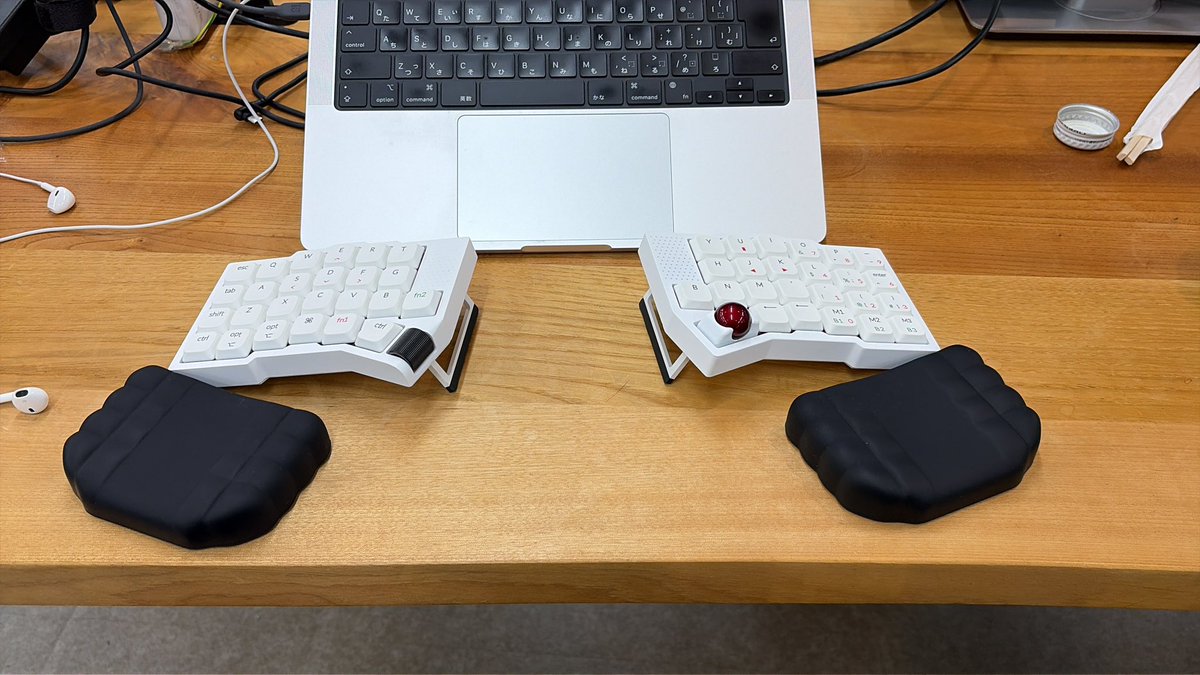 armas1160's tweet photo. Nape Pro第二弾のときのパームレストと使ってみたけどすこぶる良い https://t.co/eg8YsNsMs8