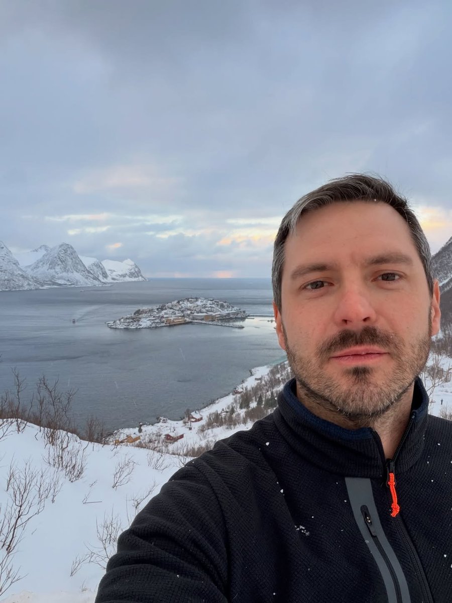 johnleroy_01's tweet photo. Life isn't just about reaching destinations, it's about embracing the journey, learning from every challenge, and finding beauty in moments we never expected. Every mountain teaches strength, every path teaches patience, and every experience leaves a mark on our hearts.✨🇳🇴❄️🏔️ https://t.co/cTC4E4uNjJ