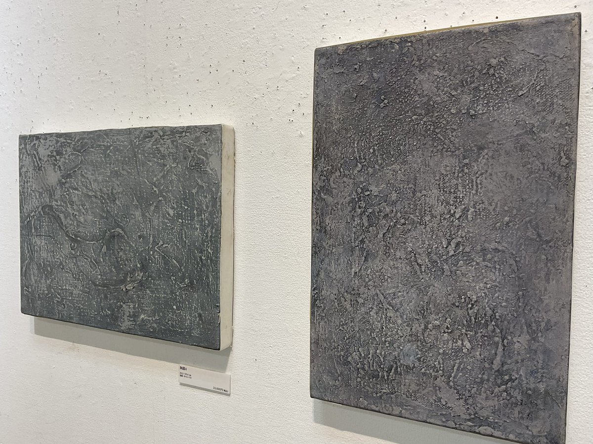 hitsujigaro's tweet photo. 「飯田春行 遺作展」を開催中です。抽象の油彩画を中心に全15点を展示しております。その他にもファイリングされたデカルコマニーも多数ご覧いただけますのでぜひお越しください🐑 https://t.co/p1CopNGzHl
期間▶︎7月3日(金)〜21日(火)
#羊画廊 #古町 #飯田春行 #油彩 #抽象画 https://t.co/Fb6Nz2mCIg