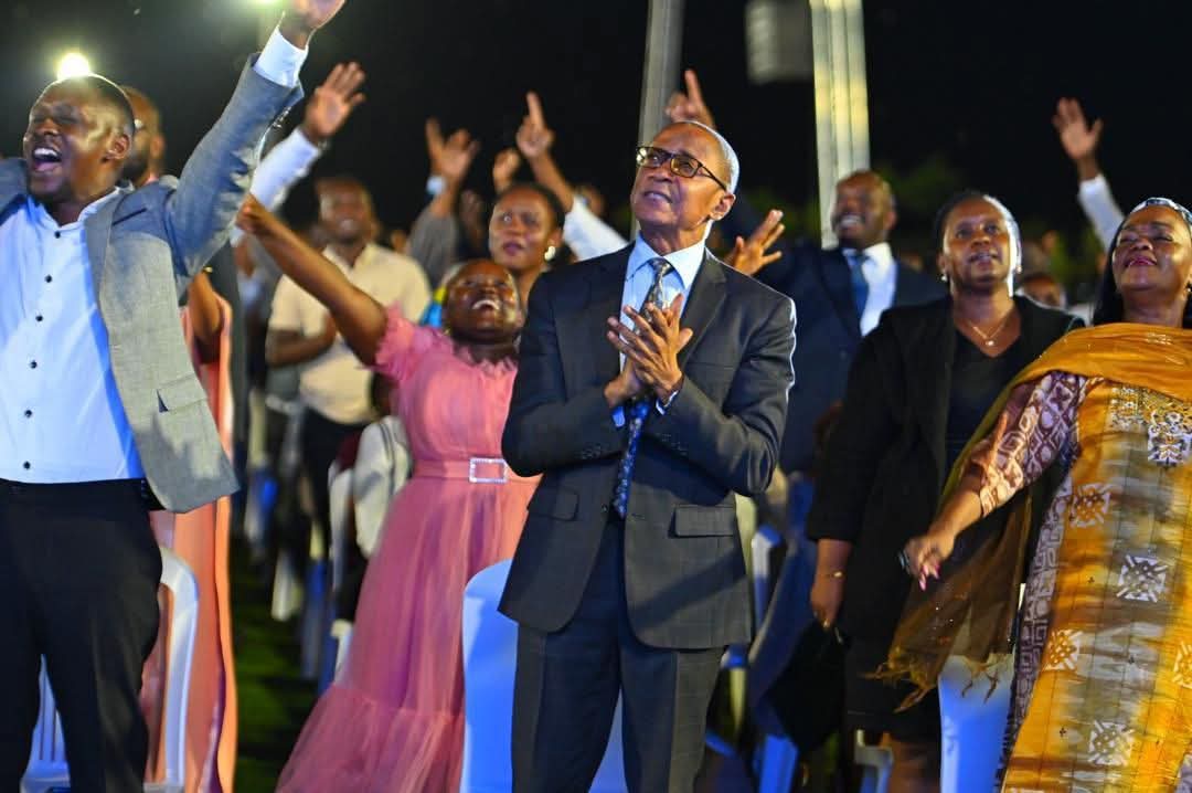 isamunga3's tweet photo. Let’s honor the man whose prophetic insight has brought about divine breakthroughs. Celebrate Prophet Elvis Mbonye with us this Tuesday! #ProphetElvisMbonye https://t.co/uxRe4Z9Qs4