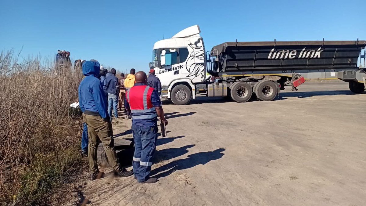 thetruckguy__'s tweet photo. Job Update‼️

Follow-up to our previous post: Time Link Cargo has started testing drivers as part of its recruitment drive for 300 new South African truck drivers.

Did you apply?

Email: employment@timelinkcargo.com

SHARE https://t.co/OoqWKYw0Nd