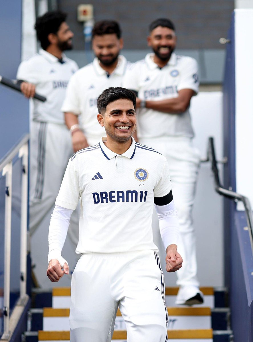 cricketnbooks's tweet photo. My boy before he came to the crease to create history at edgbaston 💫

#ShubmanGill https://t.co/9RQwD1tU70