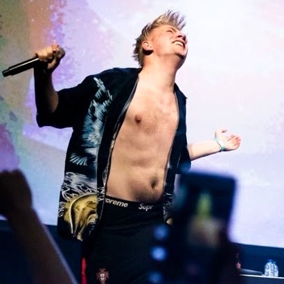 vijftijd's tweet photo. his tummy is very important to me https://t.co/7MmGIhexXC