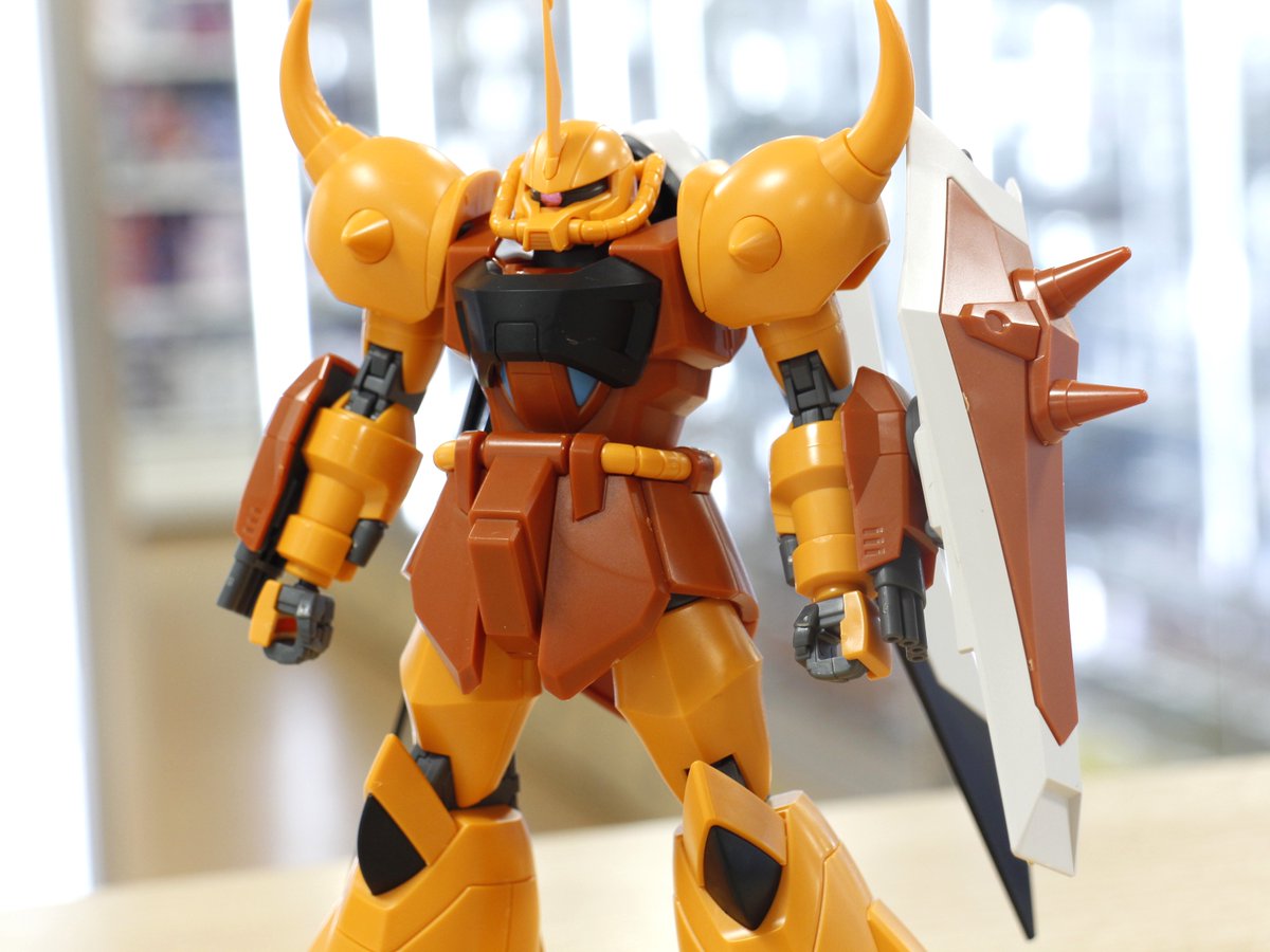 PH_atsugi's tweet photo. バンダイ サンプル情報

HG グフイグナイテッド(ハイネ・ヴェステンフルス専用機)

ハイネが駆るグフ イグナイテッドが最新技術でHG化!

肩部や腕部の関節の自由さで､思い通りのアクションポーズが可能｡
ビームソードはシールド裏に収納可能､ウィップは直線と湾曲の2種が付属します｡(源) https://t.co/qS25m39tKC