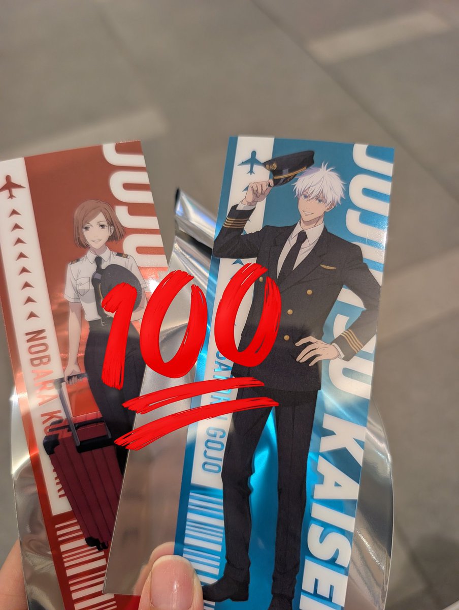 guttukoukann's tweet photo. 呪術廻戦×羽田エアポート感想

お買い物特典のしおり、大きめでとても良い✨マツキヨとかのレシートでも大丈夫だから日用品を買いまくった。

キッチンカー整理券、50番台後半の呼出は13時前ぐらい。
五条ドリンクわたあめ入れるとキラキラして綺麗だった✨

コースターも無事に出て良かった〜！ https://t.co/UKKoeeLhN5