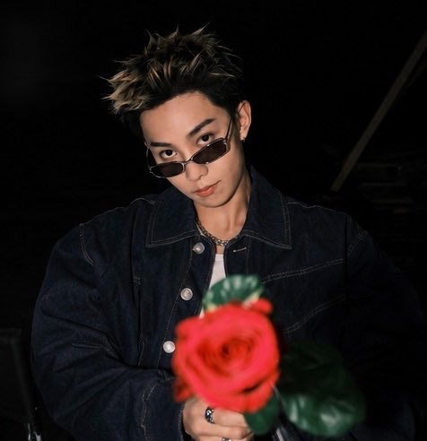 o5y6ul2's tweet photo. 롱샷 오빠들 단체 데님셋업 한번만요
여자 하나 살리시는겁니다 https://t.co/ogPS6WdxXV