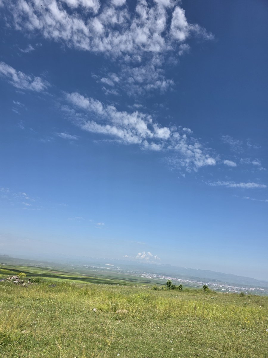 Tahsinercilsin's tweet photo. Meğer yanılmışım..
Gökyüzüne değil bir güzelin cemaline dalmışım... https://t.co/CKC7bJa4wm
