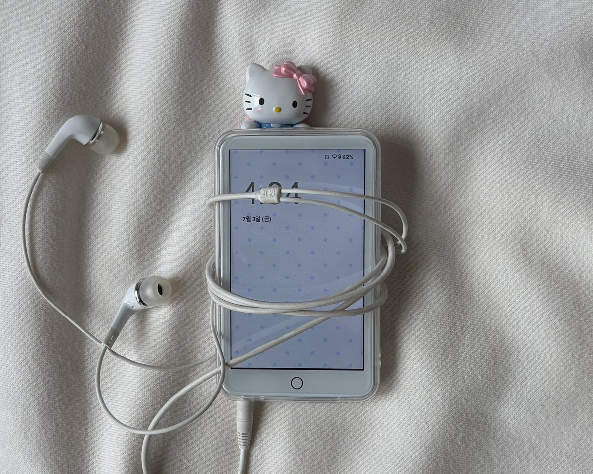 duurriii's tweet photo. 책 읽으려구 MP3를 삼 🤍🎀 https://t.co/d9QjhauwVu