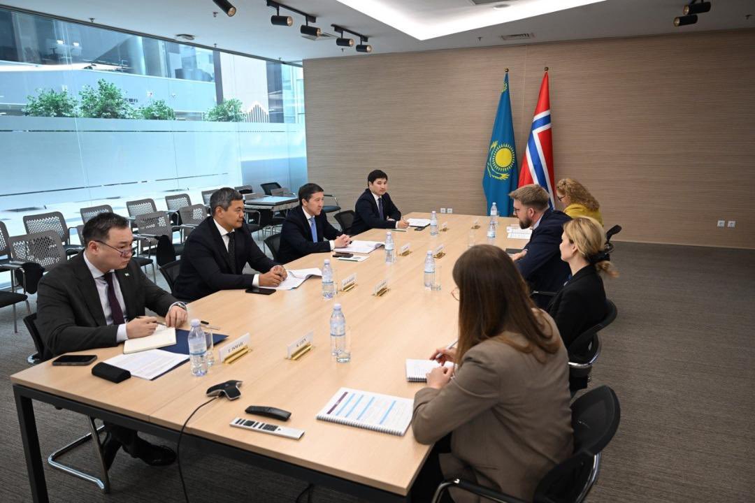 KazInNor's tweet photo. Ministries of Foreign Affairs of #Kazakhstan🇰🇿 and #Norway held Political Consultations
@NorwayMFA @EivindVP 
https://t.co/awLDDILsWC https://t.co/fkHyQrHGFS