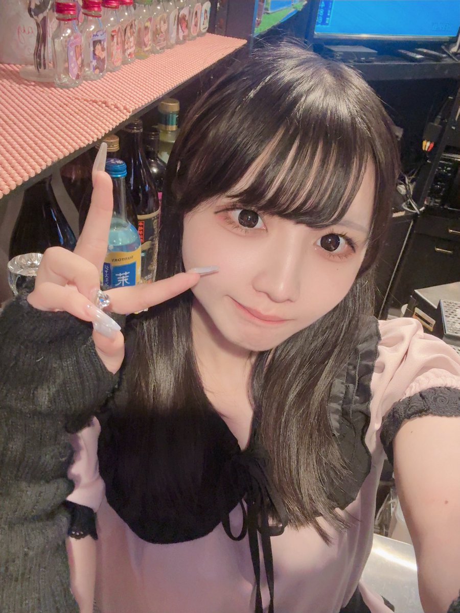 yumu_idolhorse's tweet photo. いまーーす！華金楽しみましょう！
たくさん話せますように！ https://t.co/hZJWv7TEPh