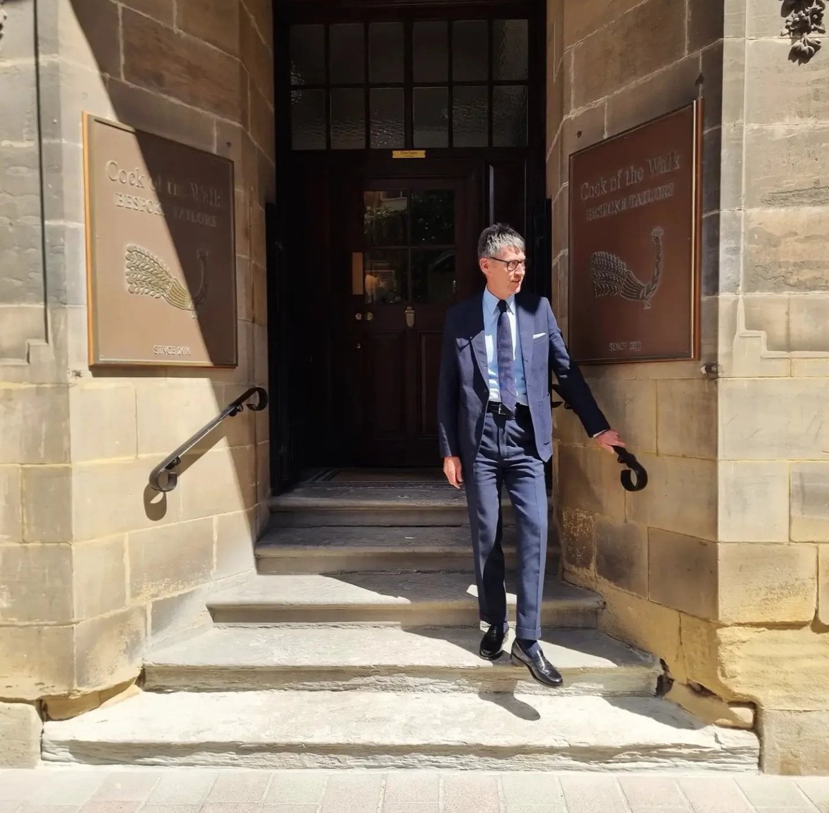 cock_ofthewalk's tweet photo. Warm weather tailoring doesn't have to be linen based at all. Whilst linen has it's many brilliant qualities, sharpness isn't always one of them.

Darren wears a Full Bespoke sportscoat made from a 9oz cotton seersucker, with a pair of high twist wool trousers. https://t.co/VaDhbDncyF