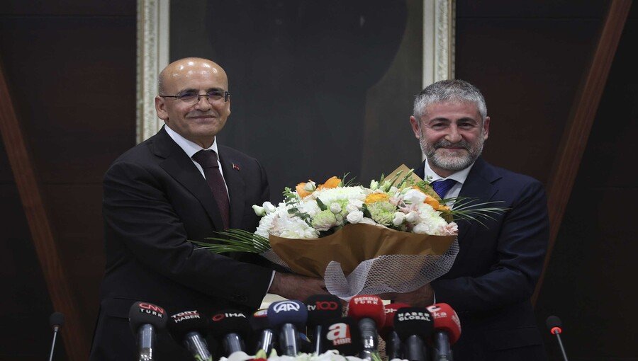 PiyasaTturkiye's tweet photo. 🔴 Mehmet Şimşek, Nureddin Nebati'den %38,2 seviyesinde devraldığı enflasyonu aradan geçen 36 ayın sonunda %32,1'e düşürmeyi başardı. https://t.co/pqTtCaHDqv