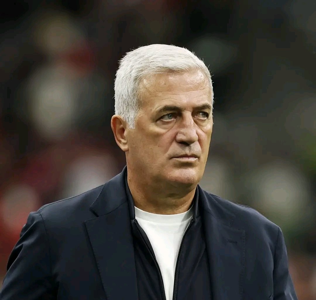 EPLworld's tweet photo. 🚨

بعض لاعبي المنتخب الجزائري سيعتزلون اللعب دوليا اذا استمر بيتكوفيتش تدريب الجزائر.. المدرب السويسري اشرك 5 لاعبين في غير مناصبهم ضد سويسرا 😬 https://t.co/jkOhbjFeZq
