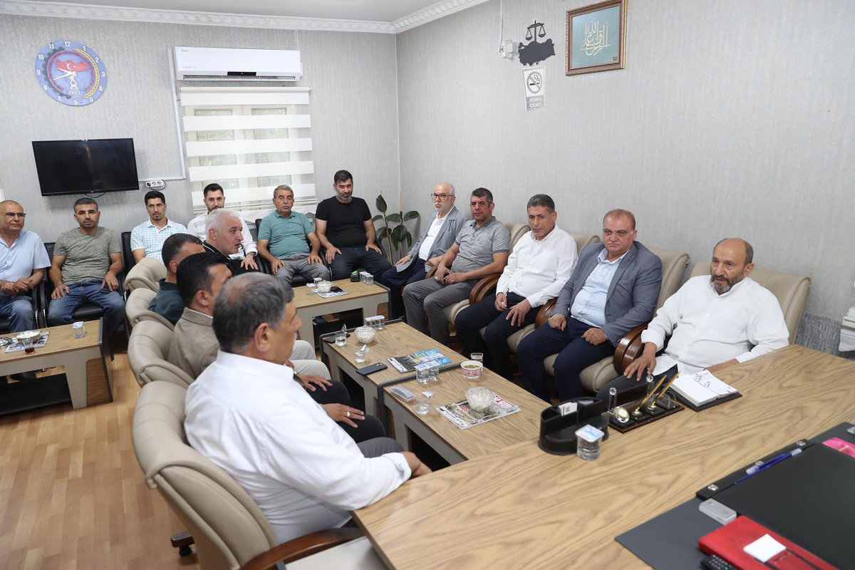 mcanpolatnet's tweet photo. Şanlıurfa Zirai Aletler ve Motorlu Vasıtalar Tamirciler Sanat Esnaf Odası Başkanı Sn. Halil Polat’ın düzenlediği aşure ikramına ve esnafımızla birlikte Cuma duasına katıldık.

Muharrem ayının bereketini ve paylaşma kültürünü esnafımızla birlikte yaşadık. 

Rabbim birlik ve beraberliğimizi daim eylesin.
