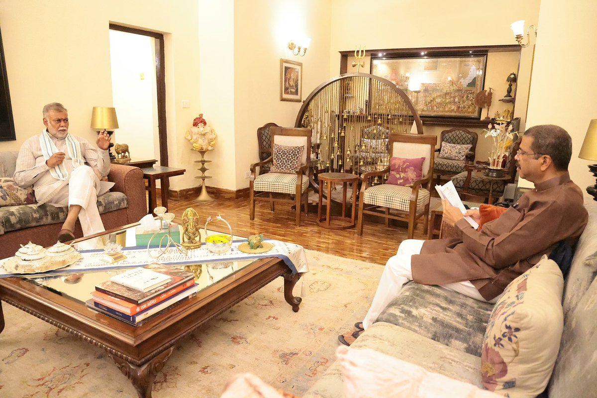 prahladspatel's tweet photo. आज नई दिल्ली में केंद्रीय शिक्षा मंत्री, मेरे मित्र एवं पार्टी के वरिष्ठ नेता श्री धर्मेंद्र प्रधान जी @dpradhanbjp से उनके निवास पर आत्मीय भेंट की।
इस शिष्टाचार मुलाकात के दौरान विभिन्न समसामयिक विषयों, संगठनात्मक कार्यों तथा जनहित के मुद्दों को लेकर अत्यंत सार्थक और सकारात्मक चर्चा हुई। आतिथ्य के लिए आपका सहृदय आभार।