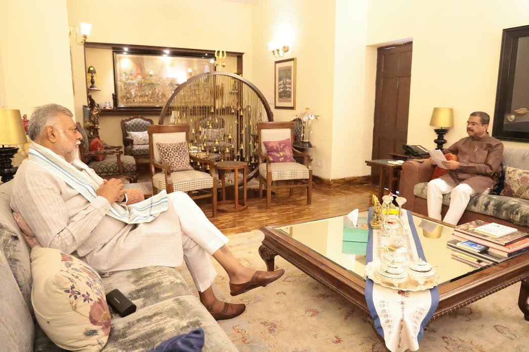 prahladspatel's tweet photo. आज नई दिल्ली में केंद्रीय शिक्षा मंत्री, मेरे मित्र एवं पार्टी के वरिष्ठ नेता श्री धर्मेंद्र प्रधान जी @dpradhanbjp से उनके निवास पर आत्मीय भेंट की।
इस शिष्टाचार मुलाकात के दौरान विभिन्न समसामयिक विषयों, संगठनात्मक कार्यों तथा जनहित के मुद्दों को लेकर अत्यंत सार्थक और सकारात्मक चर्चा हुई। आतिथ्य के लिए आपका सहृदय आभार।