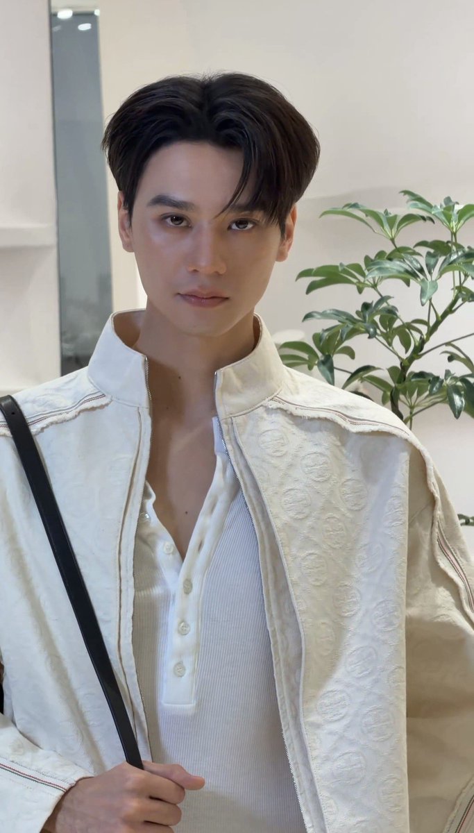 MYLOVELY_YELLOW's tweet photo. สานตาหะริดเกินไปอ่ะ

KENG TORY BURCH AT ICONSIAM
#ToryBurchxKengHarit https://t.co/jeC6WC3Nrk