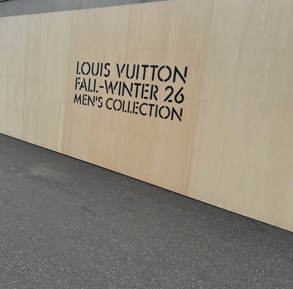 akiboo13's tweet photo. 🤣🤭
サンローランじゃないのね🤣

LOUS VUTTON
FALL-WINTER 26
MEN'S COLLECTION🤭🤭🤣 https://t.co/laGunzexPQ