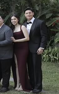aemielthecat's tweet photo. oh yeah i wonder who is this woman over here with him in every family photo???? https://t.co/y7SgQ4IF9r