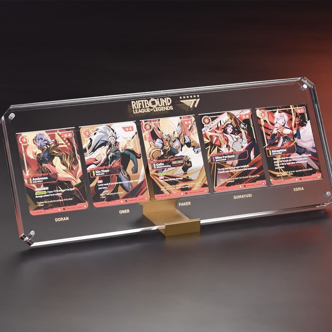 RunesAndRift's tweet photo. The #Riftbound x T1 2025 Worlds Champion Collection will have two versions:

🏆 T1 2025 Worlds Champion Signature Edition

• Riot Merch Store drawing in Aug
• $360 USD
• Only 10,125 produced per language (ENG/KR/CN)
• Each includes 1 signed, serialized card numbered 1 to 2025 https://t.co/g11NrhgIk7