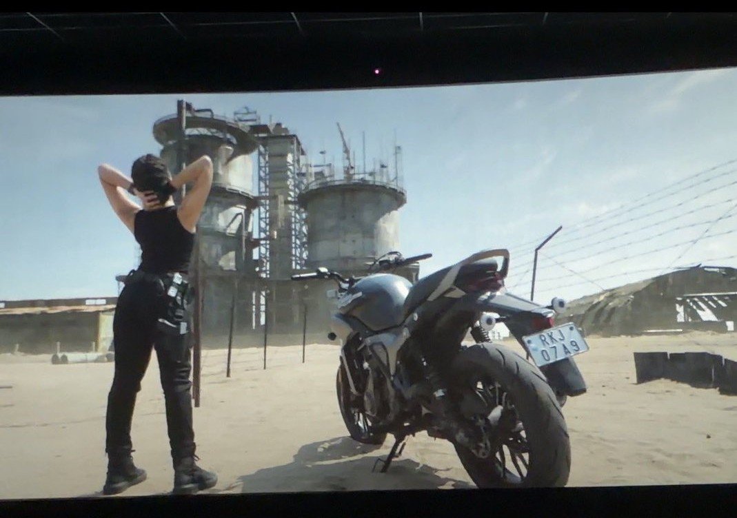 zaqhamds's tweet photo. THE GREATEST ALIA BHATT ENTRY SCENE IN CINEMA HISTORY. PERIOD. 🥵🔥💥
​Forget everything you’ve seen her do before. Shanaya? Gangubai? Rani? Erase them from your memory because Sita aka ALPHA has arrived, and her introduction scene is an absolute, face-melting masterclass in screen presence.
​The theater erupted into pure chaos. Hands down, Alia’s best and hottest entry scene to date.

​If you thought Alia could only do intense drama, this intro scene just rewired the entire YRF Spy Universe. A legendary entrance for a legendary character.
​STILL SCREAMING! GO WATCH IT ON THE BIGGEST SCREEN POSSIBLE! 🍿🎥