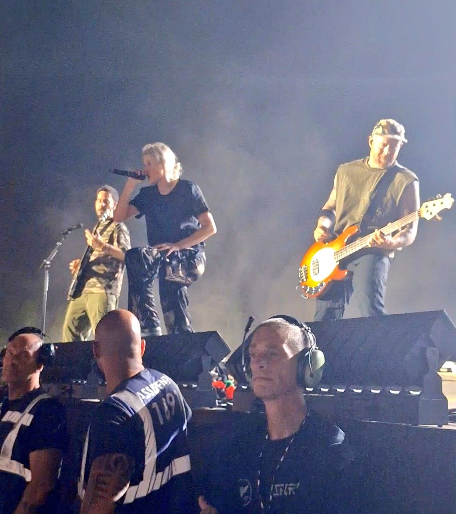 LuxWombat's tweet photo. My 4 Linkin Park From Zero tour shows 💫
Milan 25 - Paris 25 - Florence 26 - Zurich 26 https://t.co/1bPDn6FOaF