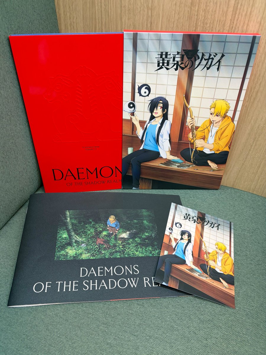 aniplex_plus's tweet photo. ◆♢━━━━━━━♢◆
　　#黄泉のツガイ
　Blu-ray＆DVD 発売
◆♢━━━━━━━♢◆

B５サイズ相当の大判ケース
赤色が目を引くデジにはエンボス加工を施し
シンプルながら贅沢な仕様です！

▼第1巻は7/8(水)発売▽
https://t.co/YOvw30uylE

#ヨミツガ
#ANX_ARTWORK https://t.co/qXjBqvKXsL