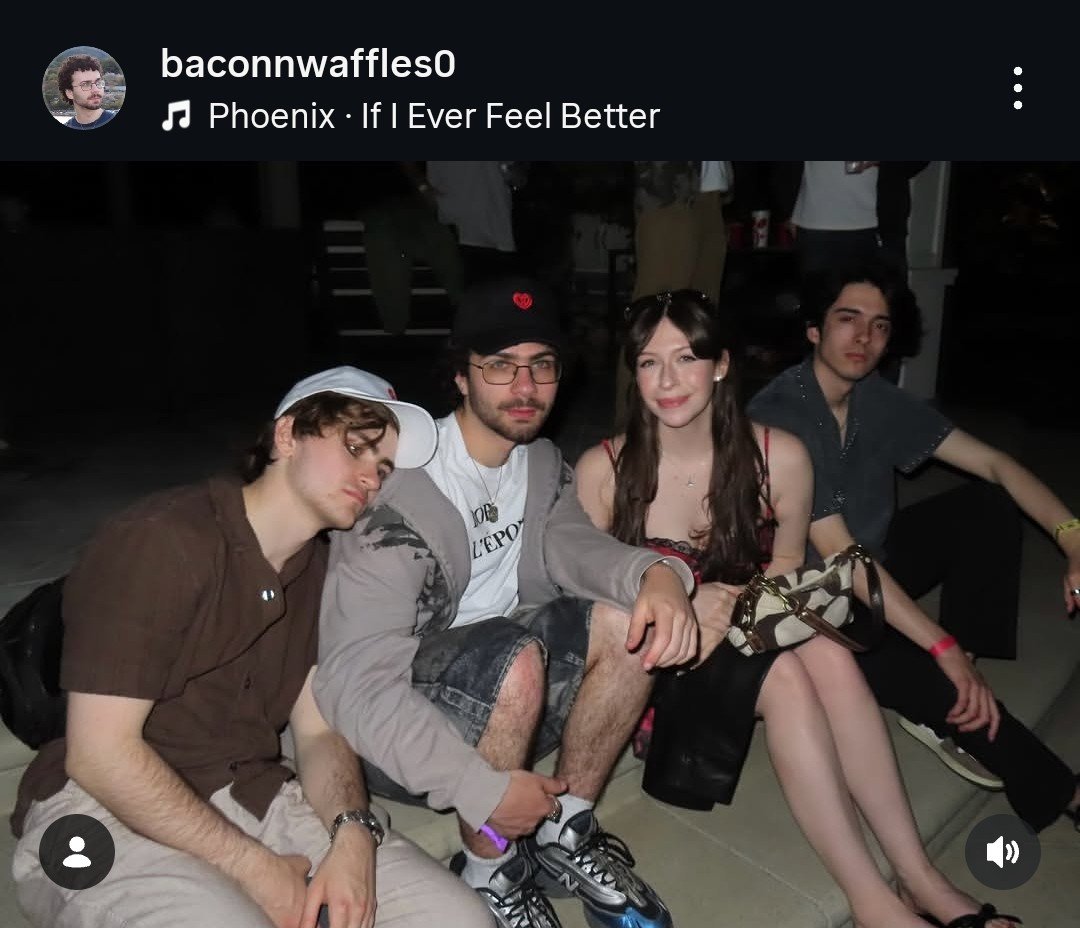 yeahjaronupdate's tweet photo. Yeah Jaron was featured in baconnwaffles' new Instagram post 🔎📸 https://t.co/jyX9Wbao1b