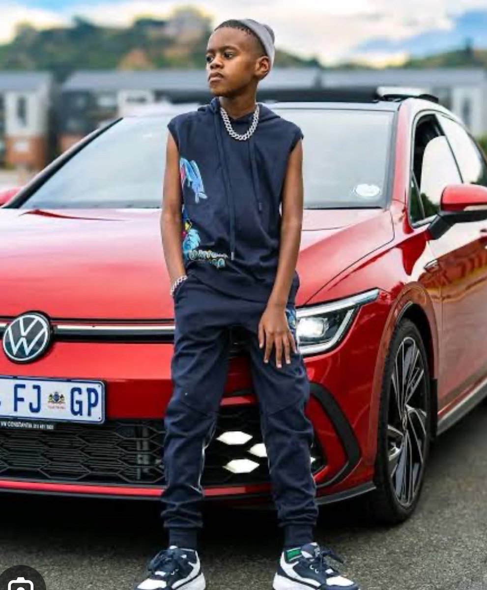 IamJoe_lOmiat's tweet photo. Dj Arch Jnr, then vs now

They grow so fast 🤗❤️ https://t.co/RQisdODSL7