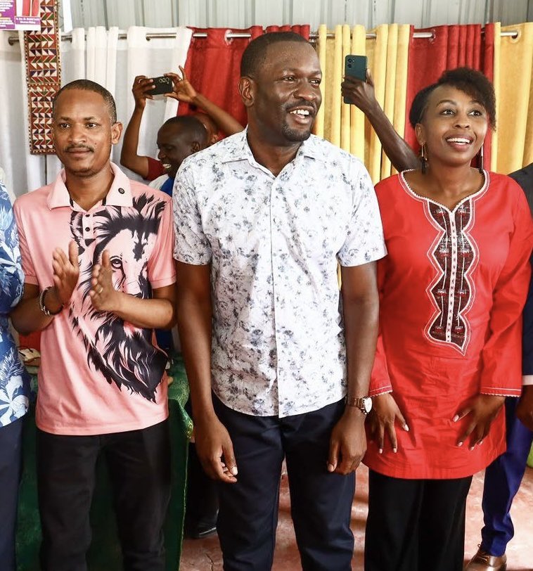 bakhita_esther's tweet photo. Babu Owino and Edwin Sifuna should distance themselves from Pauline Njoroge,she is not adding any significant value. Anyway ata hainihusu 😅 https://t.co/4FLOlHP0mG