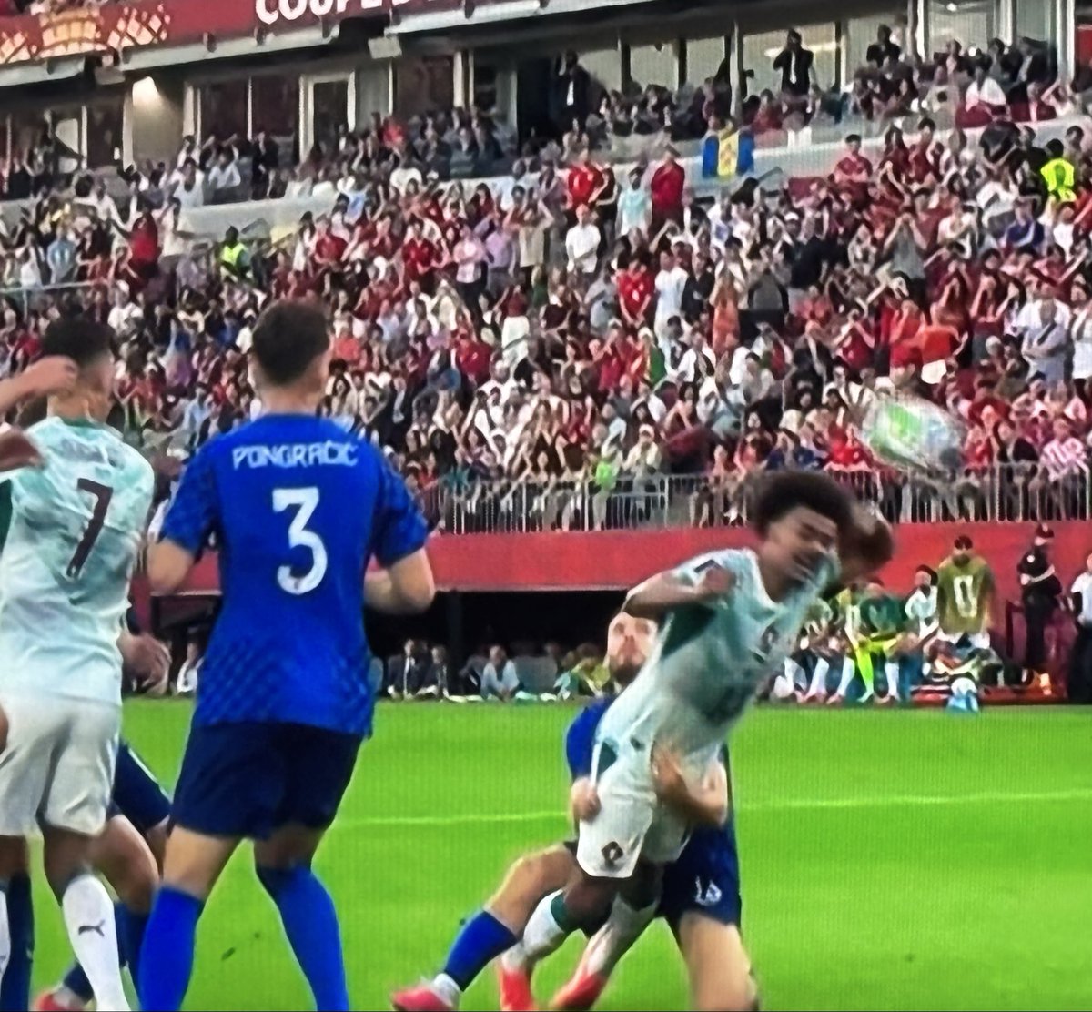 ChelseaApan's tweet photo. If this is a penalty then Arsenal should have had penalties against them in every match. 🤷🏽‍♂️

#PORCRO https://t.co/gYyNjADDm1