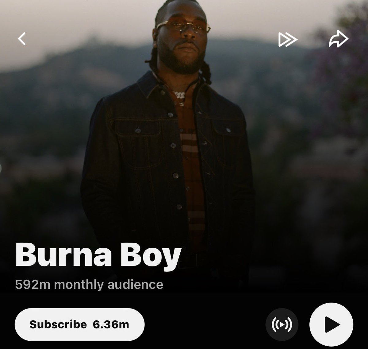 thedebuthub's tweet photo. JUST IN 🚨

Burna Boy has now surpassed 500 MILLION (592M) monthly audience on YouTube Music. 

— He’s the 1st Nigerian artist to reach the milestone. 👏🏾 https://t.co/WkFHpCIe6z