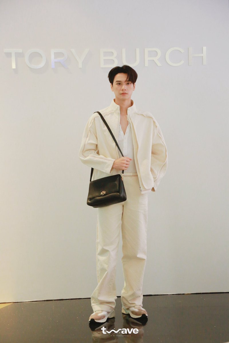 twavebyku's tweet photo. "เก่ง หฤษฏ์" ร่วมงาน TORY BURCH ICONSIAM BOUTIQUE GRAND OPENING EVENT 

KENG TORY BURCH AT ICONSIAM
#ToryBurchxKengHarit
#KengHarit https://t.co/laTLCftG4b
