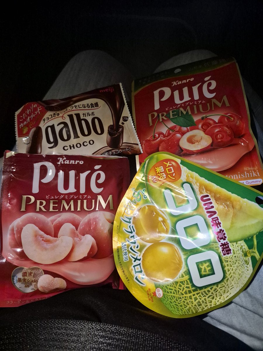 aKizziKat's tweet photo. Snack attack! My friend arrived in town and we're stuck charging their car so... time to break out some yummies from the trip! https://t.co/PTb7rWsJJf