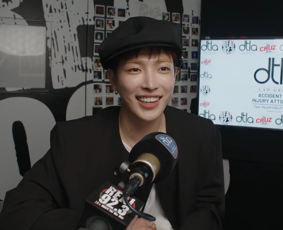 AM2THL1U's tweet photo. thanks to all the interviewers for more hongteeth life seems to be so beautiful now https://t.co/W875wIl59y