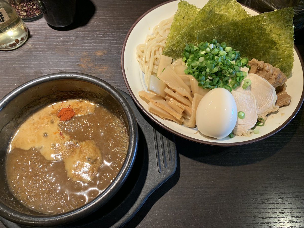 MEN_SUK55's tweet photo. つけ麺タルMy行く行く詐欺からコチラへ💁

濃厚つけめん全部のせチョイス🍜所謂"またおま系"部類だがヒジョーにバランス良きで魯肉風味チャーシューも3150👍麺への絡みつきもあり最初から少しつけ汁少ないか？と思いつつ調整して完食&amp;麺好みすぎ😋限定麺も気になる…

#麺喰
#尾張旭市
#つけ麺 https://t.co/uyjnDqtM0V