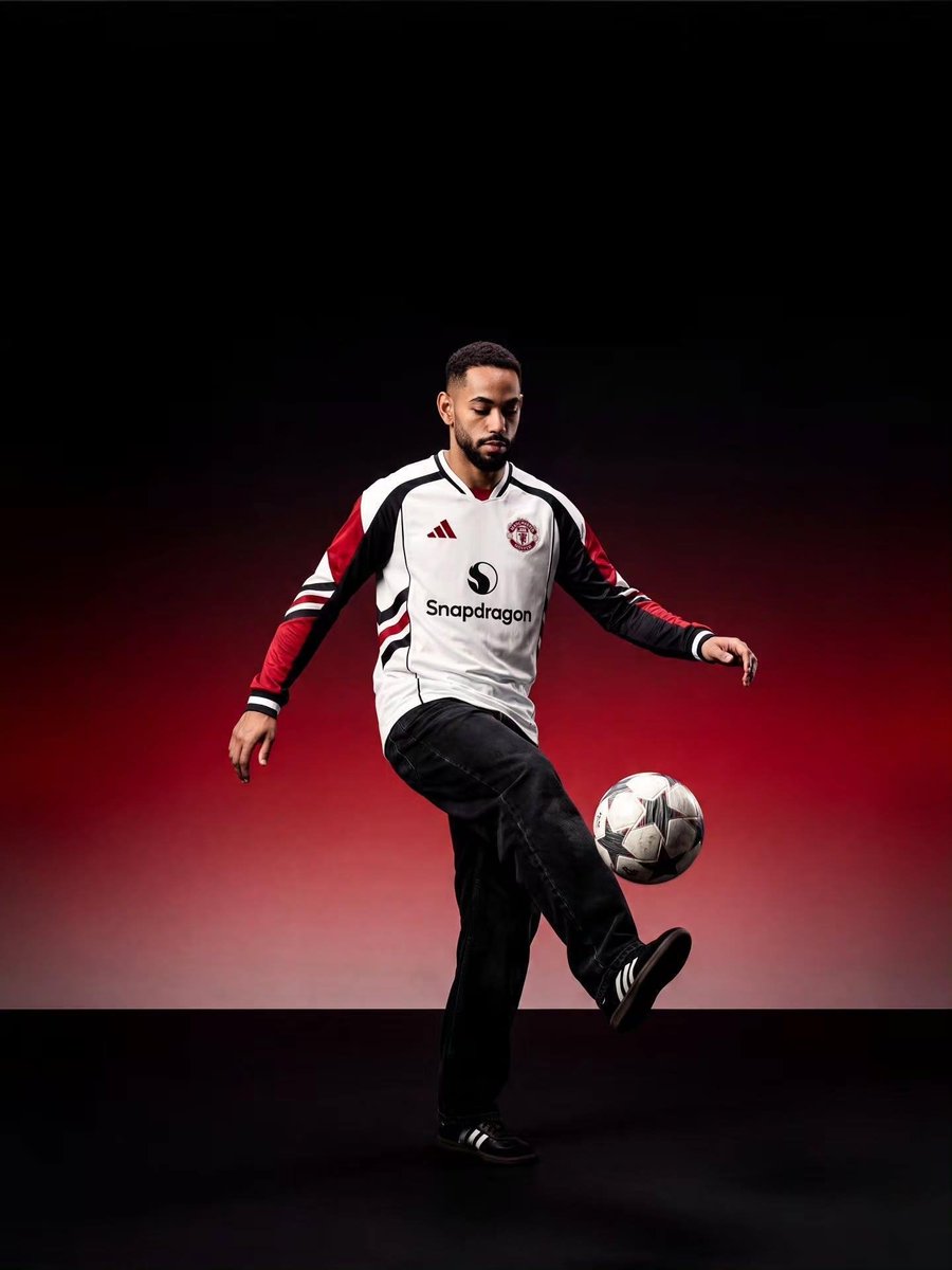 GBUnitedx's tweet photo. @manutd away jersey concept ✨️ Let me know 👇🏻 Designed in Illustrator Ai Shooting Post-production and Graphic Design: Photoshop #manutd #manchesterunited #kitdesign #footballconcept #footballculture https://t.co/lpBRVFXd59