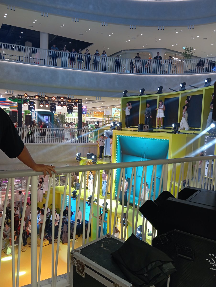 few_give's tweet photo. เริ่ดเลยนร้า  เวที 🎉🎉  
อยู่ใกล้แค่เอื้อม    แต่หาที่จอด เป็น ช.ม 

#EverydayAtCentralNorthville #CentralNorthville #ทุกวันที่เซ็นทรัลนอร์ทวิลล์ #CentralPattana https://t.co/XeYSRLcLig