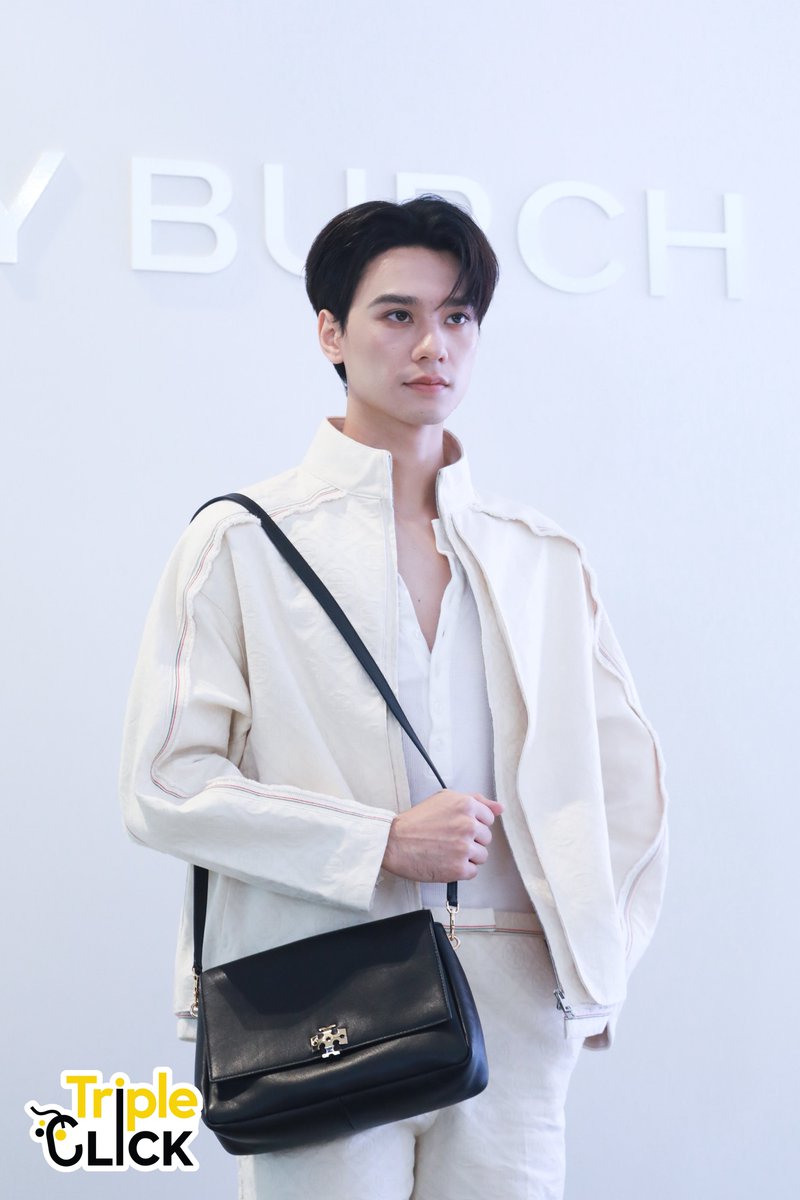 TripleclickTH's tweet photo. เก่ง หฤษฎ์ 🐼 ร่วมงาน Grand Opening ของ Tory Burch Flagship Store แห่งใหม่ ณ ICONSIAM

KENG TORY BURCH AT ICONSIAM
#ToryBurchxKengHarit #KengHarit
#ToryBurchThailand #ToryBurchICONSIAM https://t.co/LJIELfuMrN