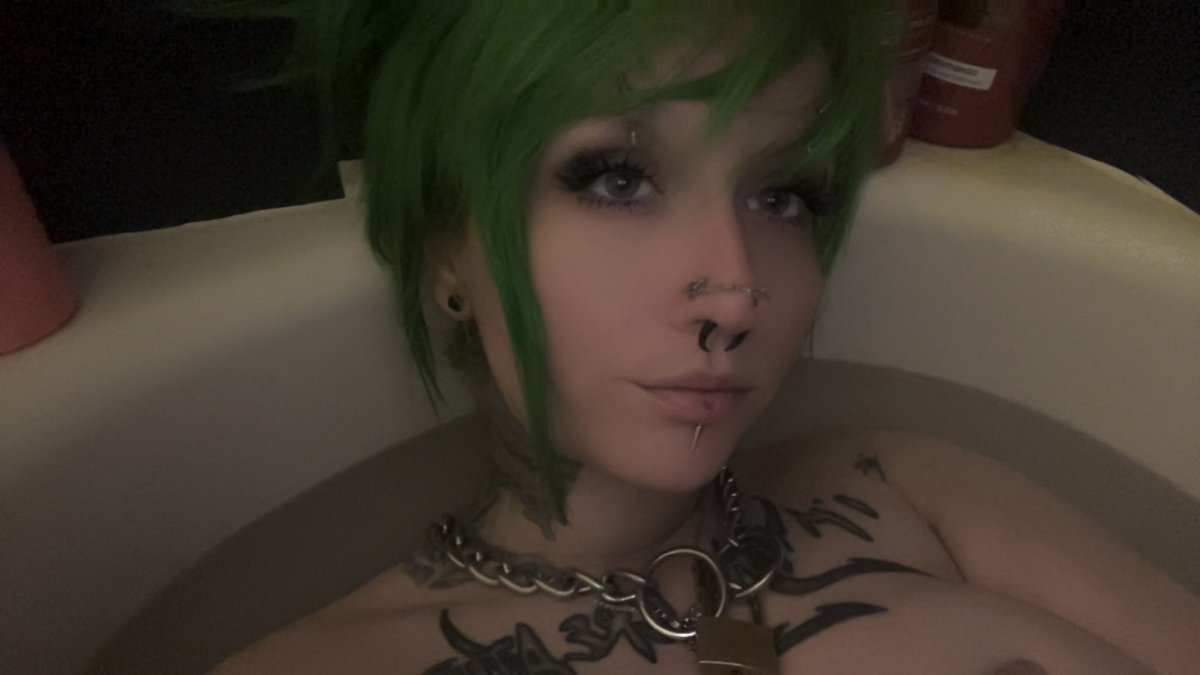 TheGreenGoblun's tweet photo. Love a good hot bath after a long day 🙂‍↕️ https://t.co/naSB658w5x