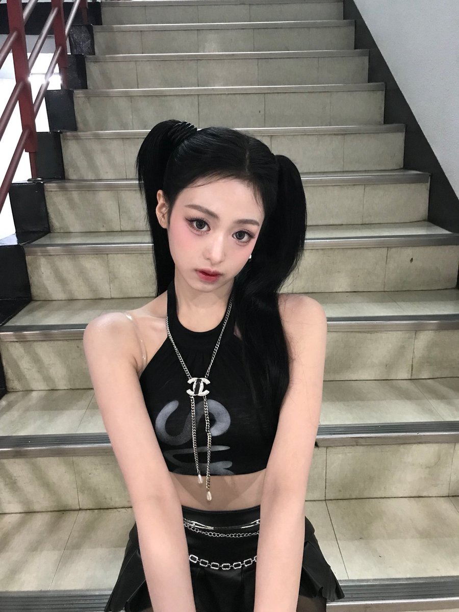 picbaemon's tweet photo. AHYEON WEVERSE UPDATE https://t.co/DZ3vQUiVSz