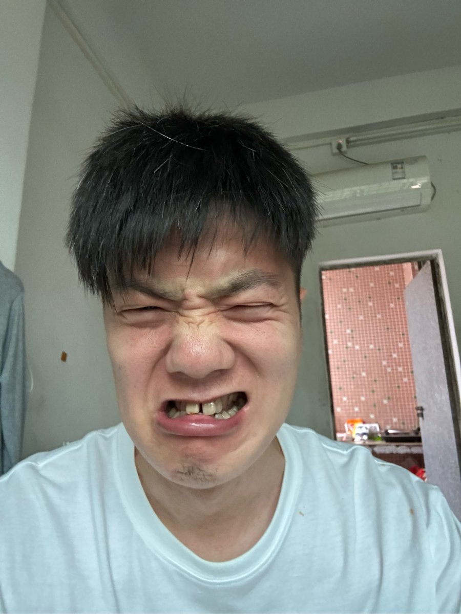 Eohc ArieIycis tweet media
