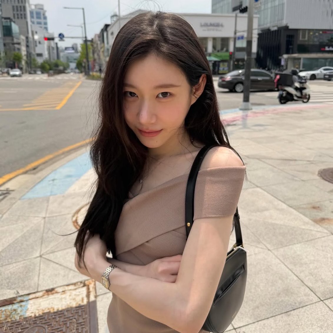 chaeryngj's tweet photo. ⭑.ᐟ . . . Friday’s photo dump. Last one before the weekend begins. (The second picture is me ready to fight you after hearing you disrespect my matcha latte). https://t.co/54nbodL33k