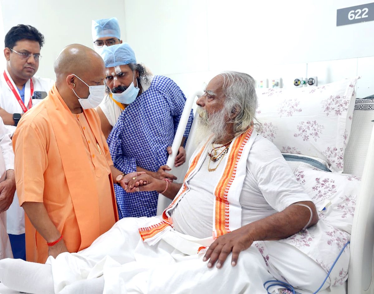 myogiadityanath's tweet photo. श्री मणिरामदास छावनी के पूज्य महंत एवं श्री राम जन्मभूमि तीर्थ क्षेत्र ट्रस्ट के अध्यक्ष श्री नृत्य गोपाल दास जी महाराज से आज लखनऊ स्थित मेदांता हॉस्पिटल में भेंट कर उनका कुशल-क्षेम जाना तथा चिकित्सकों से उनके स्वास्थ्य के विषय में जानकारी ली।

प्रभु श्री राम की कृपा से उन्हें शीघ्र स्वास्थ्य लाभ प्राप्त हो, यही प्रार्थना है।